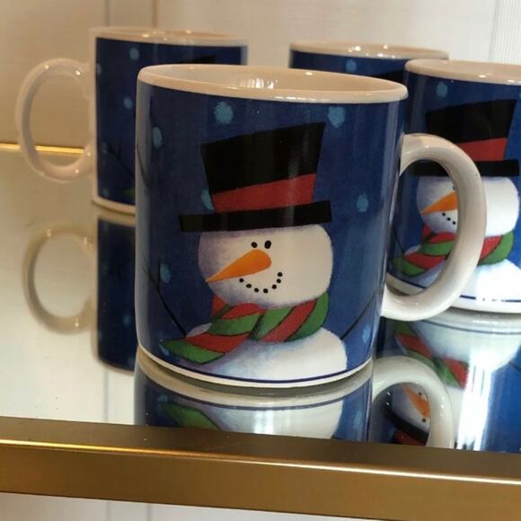 Classic Set of 4 Sakura Snowy Day Coffee Mugs in Flawless Condition - Picture 4 of 6